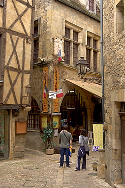 Rue des Armes, Sarlat, medieval town, Perigord Noir, Dordogne, France, Europe