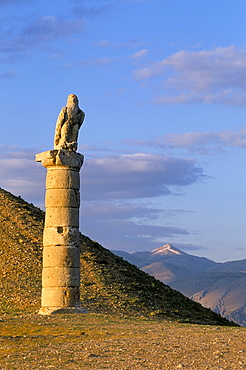 Karakus tumulus built by Antiochos Kommagena, between 69 and 34 BC, Nemrut Dag, UNESCO World Heritage Site, Anatolia, Turkey, Asia Minro, Asia