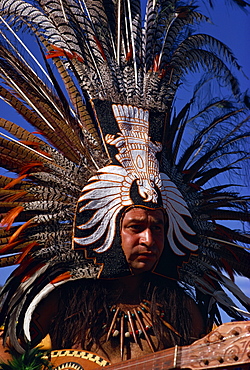 Native American wearing large head dress, Gallup, New Mexico, United States of America, North America