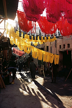 Dyed wool, Dyers Souk, Marrakesh, Morocco, North Africa, Africa