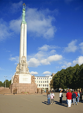 Latvians and guards in front of the Freedom Monument in the city of Riga, Latvia, Baltic States, Europe