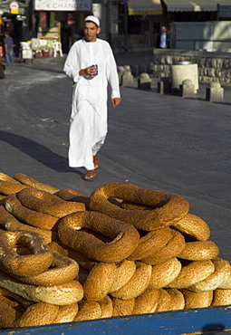 Begele traditional arabic bread with sesame seeds, Jaffa Gate, Old City, Jerusalem, Israel, Middle East