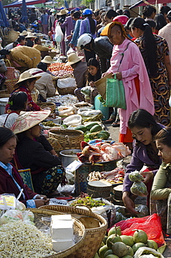 Weekly food market, Taungyi, Southern Shan State, Myanmar (Burma), Asia