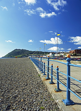 Bray Promenade and beach towards Bray head, an attractive resort once dubbed the Brighton of Ireland, Bray, County Dublin, Republic of Ireland, Europe