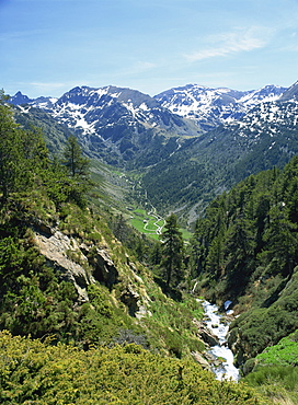 View towards Vall d'Incles and El Siscaro, Riu de Cabana Sorda Ravine, Vall d'Incles, Soldeu, Andorra, Europe