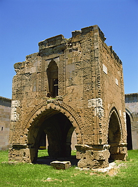 Sultan Hani Kervanserai near Sivas, a fine example of a Seljuk caravanserai mosque, Anatolia, Turkey, Asia Minor, Eurasia