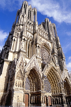 West front of Reims cathedral, dating from 13th and 14th centuries, UNESCO World Heritage Site, Champagne region, France, Europe