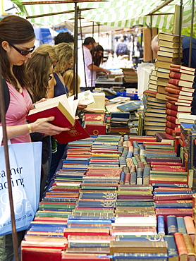 Book stall, Portobello Road, London, Engalnd, United Kingdom, Europe