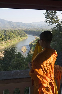 Monk, Khan river, Luang Prabang, Laos, Indochina, Southeast Asia, Asia