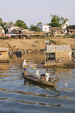 Fishermen on the Mekong River, Phnom Penh, Cambodia, Indochina, Southeast Asia, Asia