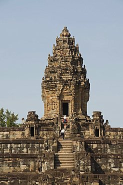 Bakong Temple dating from AD881, Roluos Group, near Angkor, UNESCO World Heritage Site, Siem Reap, Cambodia, Indochina, Southeast Asia, Asia