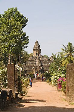 Bakong Temple, AD881, Roluos Group, near Angkor, UNESCO World Heritage Site, Siem Reap, Cambodia, Indochina, Southeast Asia, Asia