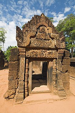 Banteay Srei Hindu temple, near Angkor, UNESCO World Heritage Site, Siem Reap, Cambodia, Indochina, Southeast Asia, Asia