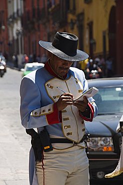 Mounted policeman, San Miguel de Allende (San Miguel), Guanajuato State, Mexico, North America