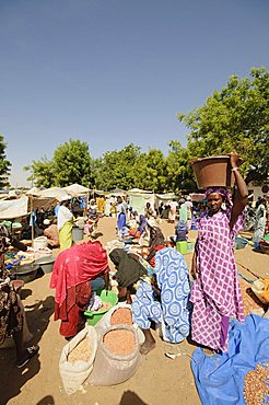 Market at Ngueniene, near Mbour, Senegal, West Africa, Africa