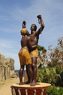 Statue des esclaves, statue commemorationg the freeing of the slaves, the chains are broken, Goree Island, near Dakar, Senegal, West Africa, Africa