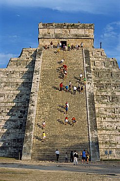 Tourists climbing El Castillo, pyramid dedicated to the god Kukulcan, Chichen Itza, UNESCO World Heritage Site, Yucatan, Mexico, North America