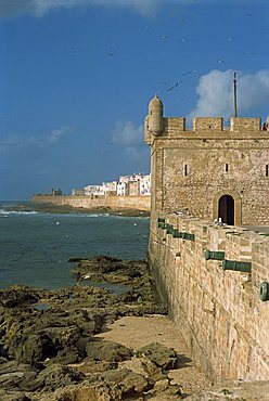 Ramparts and harbour gate, Essaouira, Morocco, North Africa, Africa