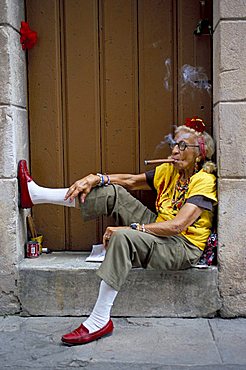 Old lady smoking cigar, Calla Empedrado, Havana, Cuba, West Indies, Central America