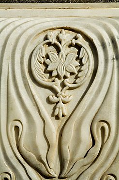 Marble detail from the Bibi ka Maqbara, built by Azam Shah in 1678 as a son's tribute to his mother, Begum Rabia Durrani, the Queen of Mughal emperor Aurangzeb, Aurangabad, Maharashtra, India, Asia