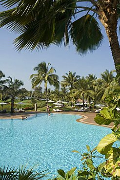 Swimming pool at the Leela Hotel, Mobor, Goa, India, Asia