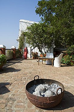 Ahilya Fort now a heritage hotel on the banks of the Narmada River, Maheshwar, Madhya Pradesh state, India, Asia