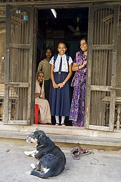 Typical family and school children, Maheshwar, Madhya Pradesh state, India, Asia