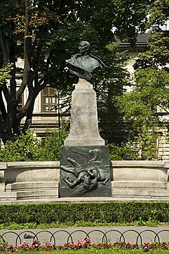 Statue on the Planty, UNESCO World Heritage Site, Krakow (Cracow), Poland, Europe