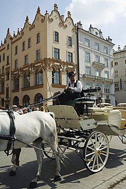 Horse and carriage in Main Market Square (Rynek Glowny), Old Town District (Stare Miasto), Krakow (Cracow), UNESCO World Heritage Site, Poland, Europe