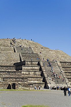 Pyramid of the Moon, Teotihuacan, 150AD to 600AD and later used by the Aztecs, UNESCO World Heritage Site, north of Mexico City, Mexico, North America