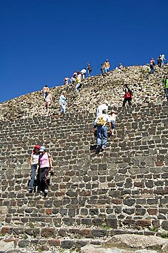 Tourists climbing up the Pyramid of the Moon, Teotihuacan, 150AD to 600AD and later used by the Aztecs, UNESCO World Heritage Site, north of Mexico City, Mexico, North America