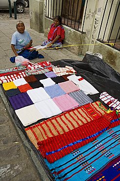 Weaving on street, Oaxaca City, Oaxaca, Mexico, North America