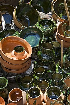 Typical Oaxacan style pottey, in the market, Zaachila, Oaxaca, Mexico, North America