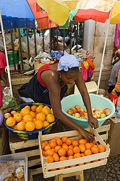 The African market in the old city of Praia on the Plateau, Praia, Santiago, Cape Verde Islands, Africa