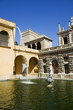 The pool of Mercury in the Real Alcazar, UNESCO World Heritage Site, Santa Cruz district, Seville, Andalusia (Andalucia), Spain, Europe