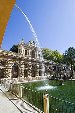 The pool of Mercury in the Real Alcazar, UNESCO World Heritage Site, Santa Cruz district, Seville, Andalusia (Andalucia), Spain, Europe