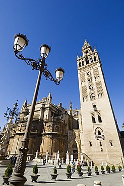 Seville Cathedral and La Giralda, UNESCO World Heritage Site, Plaza Virgen de los Reyes, Santa Cruz district, Seville, Andalusia, Spain, Europe