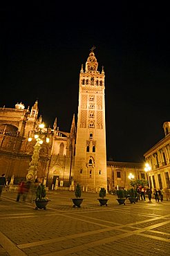 La Giralda and Seville Cathedral at night, Plaza Virgen de los Reyes, Santa Cruz district, Seville, Andalusia, Spain, Europe