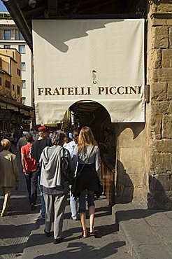 Ponte Vecchio, Florence (Firenze), Tuscany, Italy, Europe