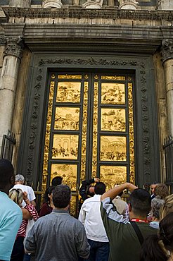 Ghiberti's door, the gates of paradise, east door of the Battistero (Baptistry), Florence (Firenze), Tuscany, Italy, Europe