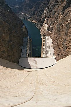 Hoover Dam on the Colorado River forming the border between Arizona and Nevada, United States of America, North America