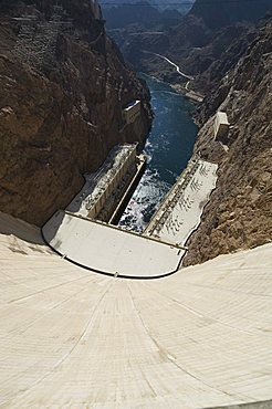 Hoover Dam on the Colorado River forming the border between Arizona and Nevada, United States of America, North America