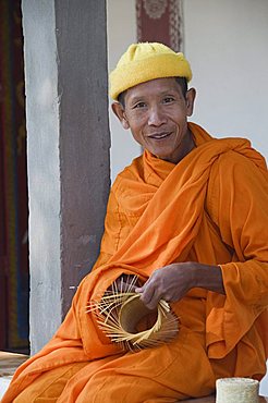 Monk basket weaving, Had Tur, a Lao Lua village, near Pakbang, North Laos, Indochina, Southeast Asia, Asia