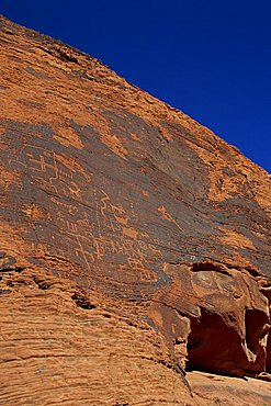 Petroglyphs drawn in sandstone by Anasazi Indians around 500 AD, in the Valley of Fire State Park in Nevada, United States of America, North America