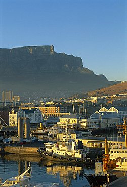 South Africa, Cape Town, Victoria & Alfred Waterfront with Table Mountain behind