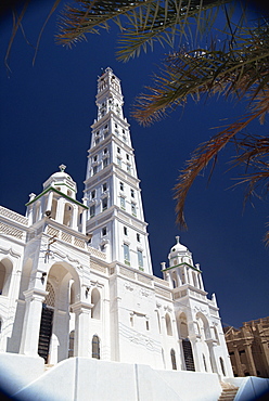 Exterior of the Al-Muhdar Mosque, Islamic architecture, Tarim, in the Wadi Hadramaut (Hadhramaut), south Yemen, Middle East