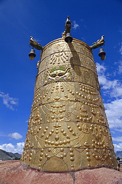 Close-up of gold ornament on top of Jokhang temple, Lhasa, Tibet, China, Asia