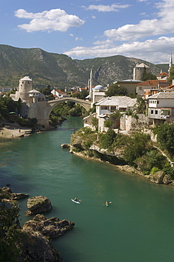 The new Old Bridge over the fast flowing River Neretva, Mostar, Bosnia, Bosnia-Herzegovina, Europe