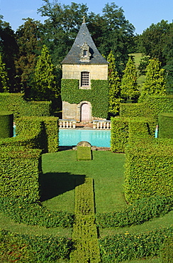 Pavillon de Repos and swimming pool, Les Jardins d'Eyrignac, Dordogne, Perigord, Aquitaine, France, Europe