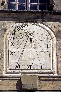 Sun dial dating from the 15th century, Rue des Halles, Old Town, Tarascon, Provence, France, Europe